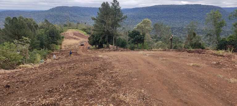 Lee más sobre el artículo Kuña Piru: La policía ordenó retirarse a las personas que estaban construyendo en territorio mbya