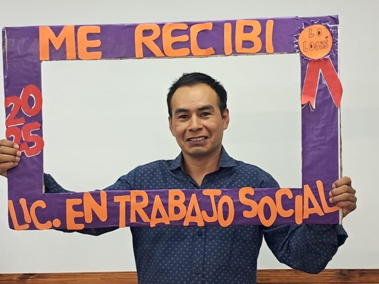 Lee más sobre el artículo Se recibió de Licenciado en Trabajo Social y anima a jóvenes Mbya a estudiar
